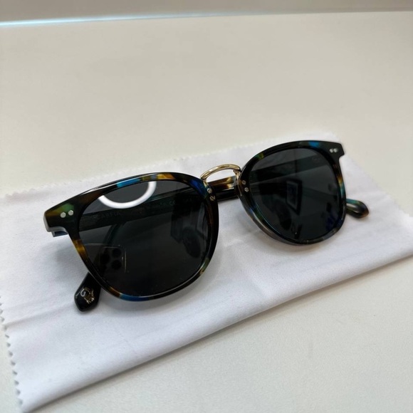 ✨ Carfia Polarized Sunglasses – Unisex – Tortoise / Blue Accents - Picture 4 of 14